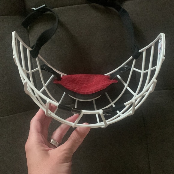 CCM face mask - Picture 8 of 12